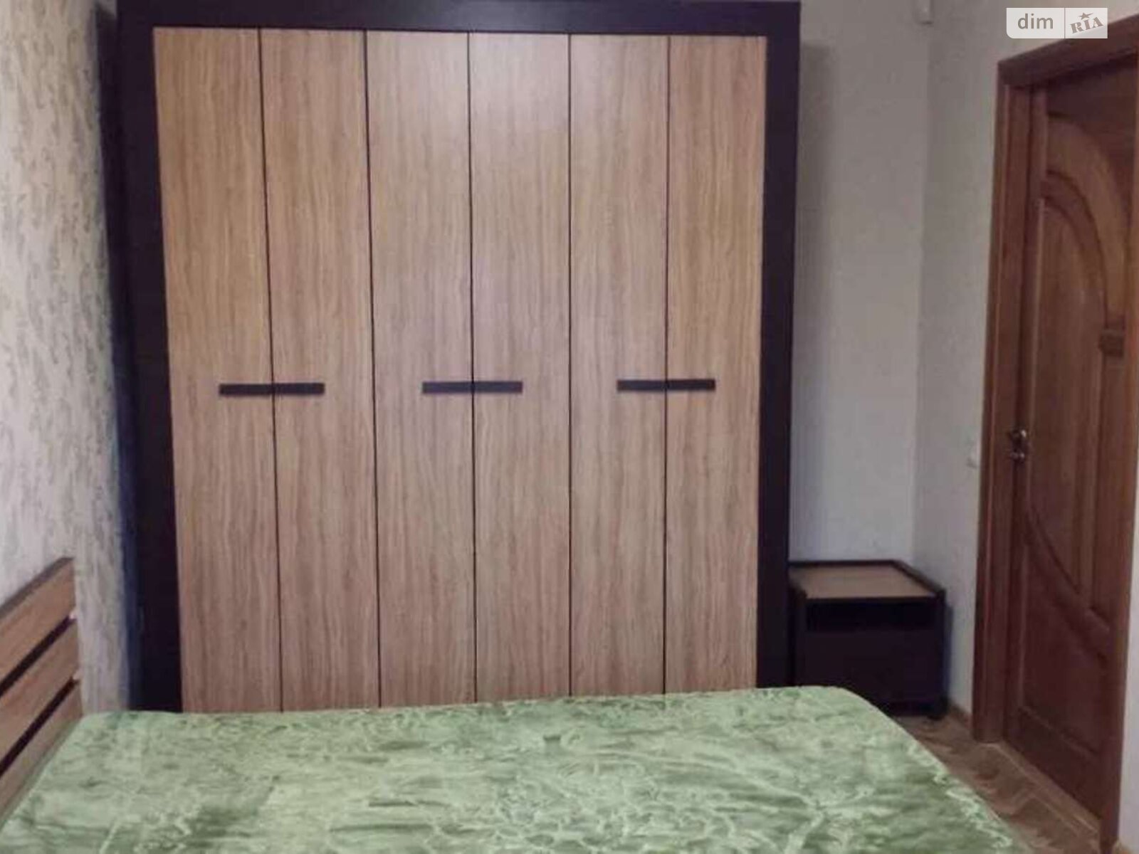 Quiet Apartment near Demiivska Station with Separate Rooms