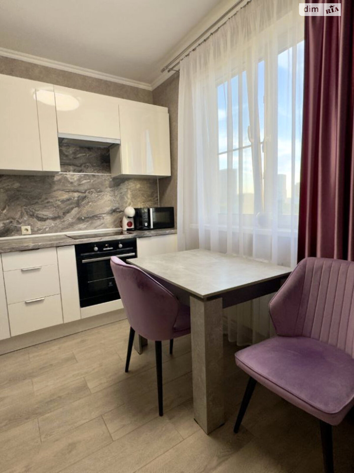 Spacious Apartment with Classic Renovation and Modern Amenities