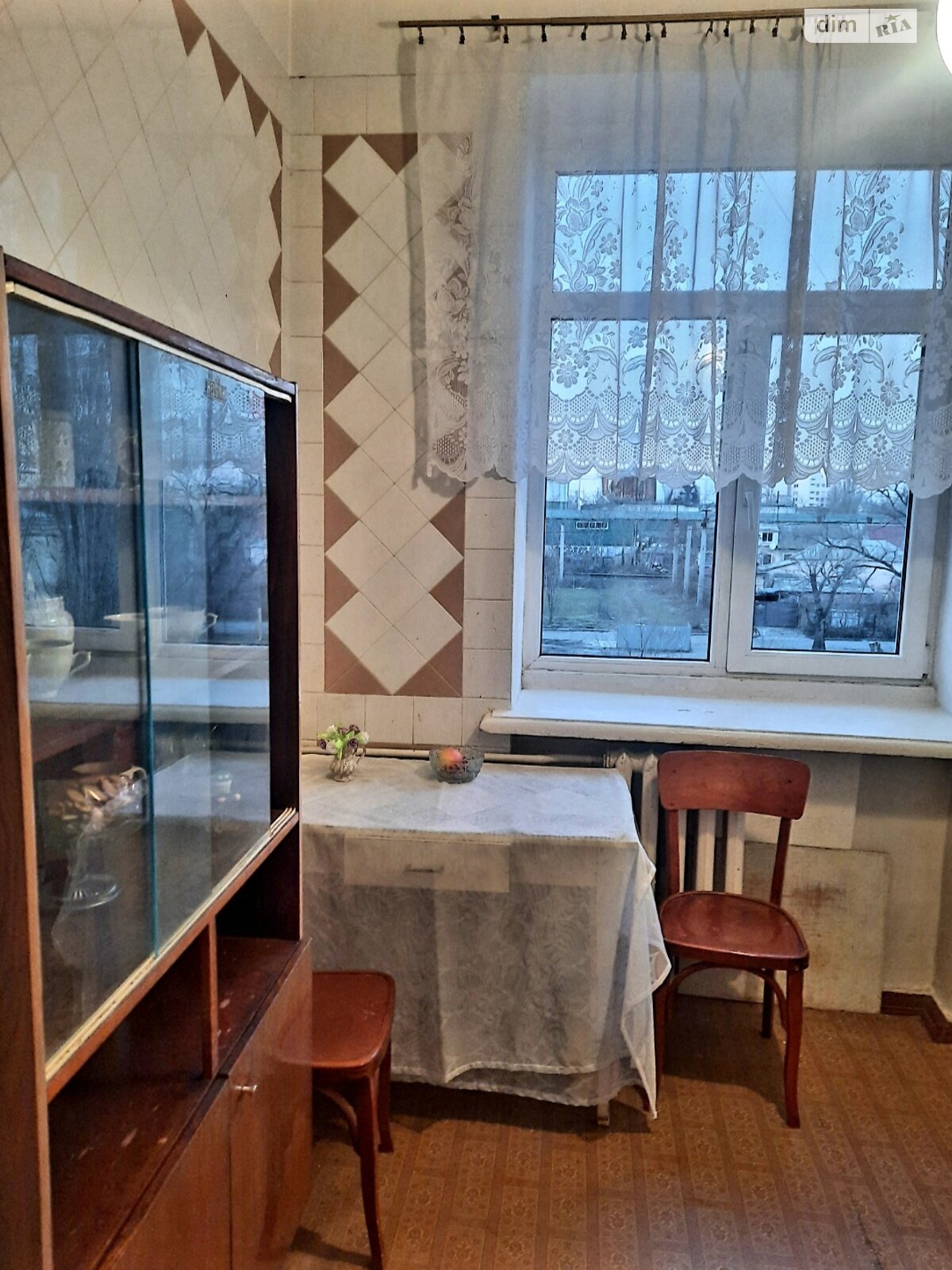 Простора 1-кімнатна квартира біля Морпорту, високі стелі, окремий санвузол