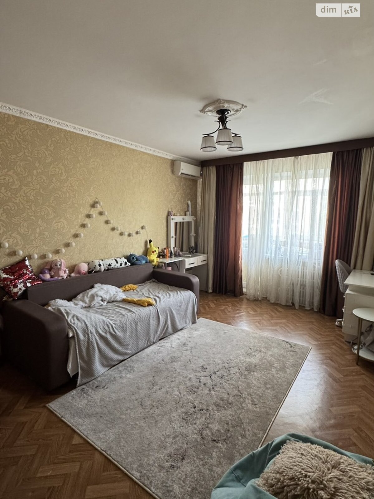 Жиһаздары бар тыныш тұрғын ауданындағы 2 бөлмелі пәтер