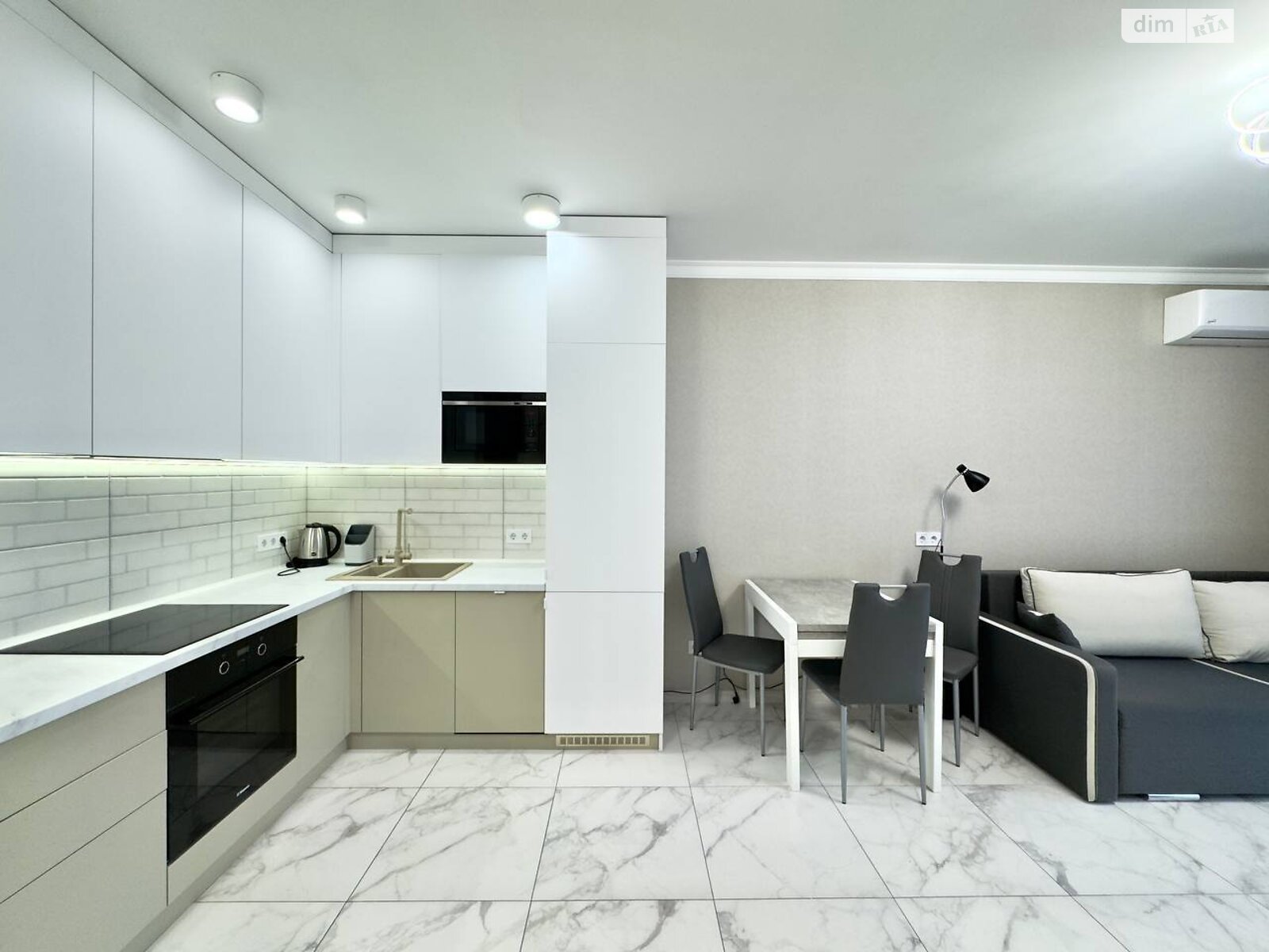 1-Bedroom Apartment in Avalon UP Complex with Balcony and City View