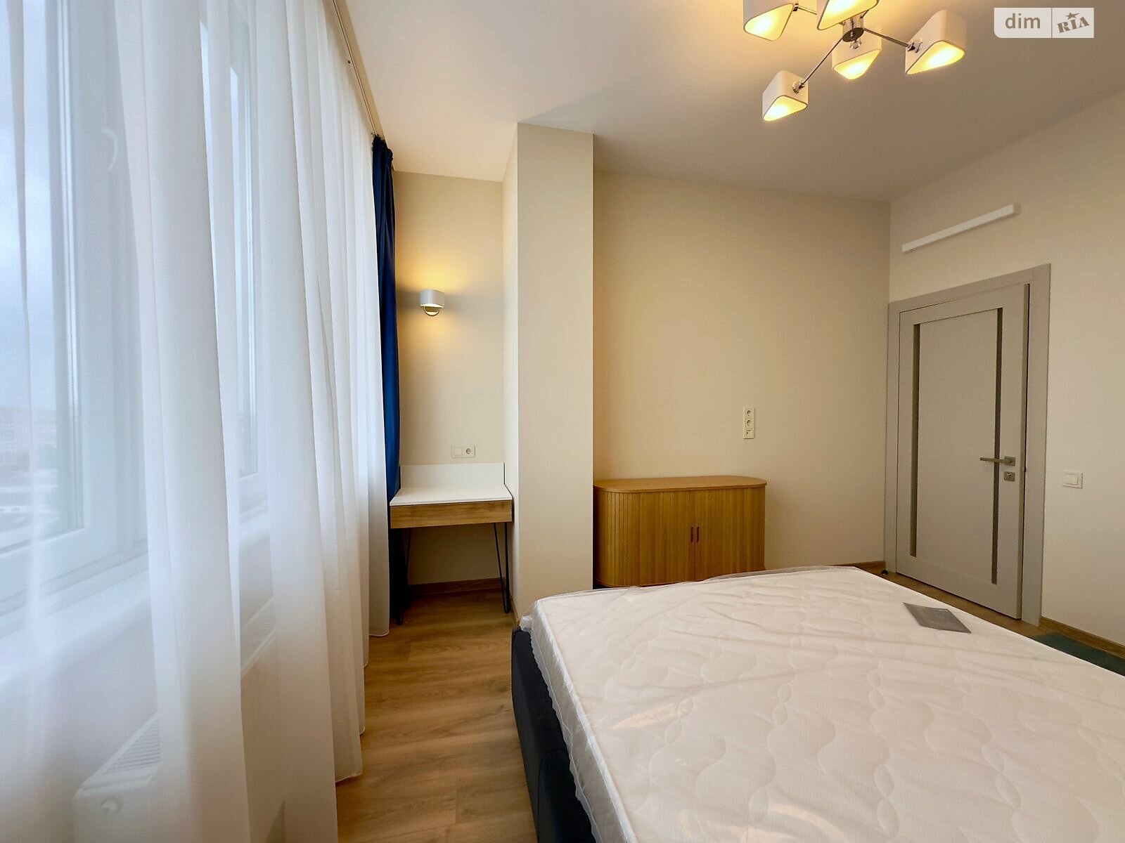 Spacious 1-bedroom apartment in Park Tower with city panorama