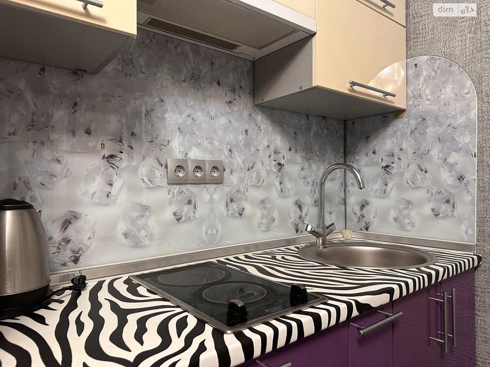 Two-room apartment in Dnipro, right bank, Alexander Pol Avenue