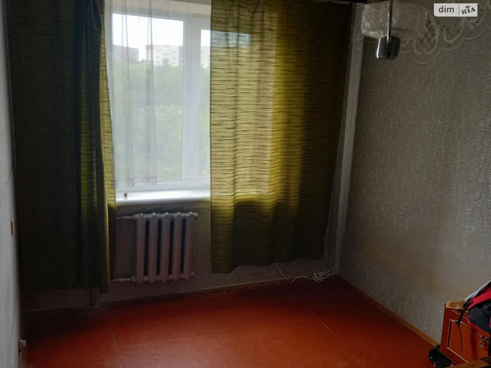 2-room apartment in Sykhiv with isolated rooms and glazed balcony