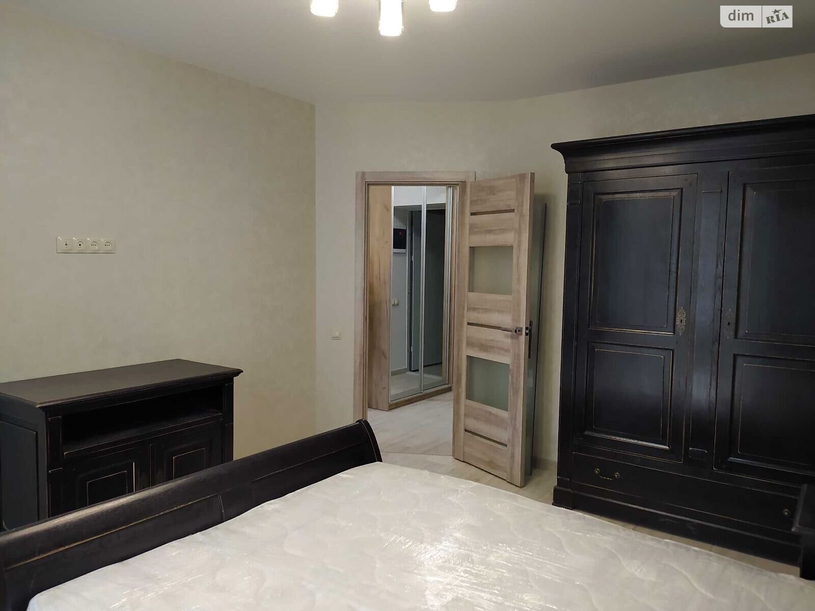 1-Bedroom Apartment with Designer Renovation