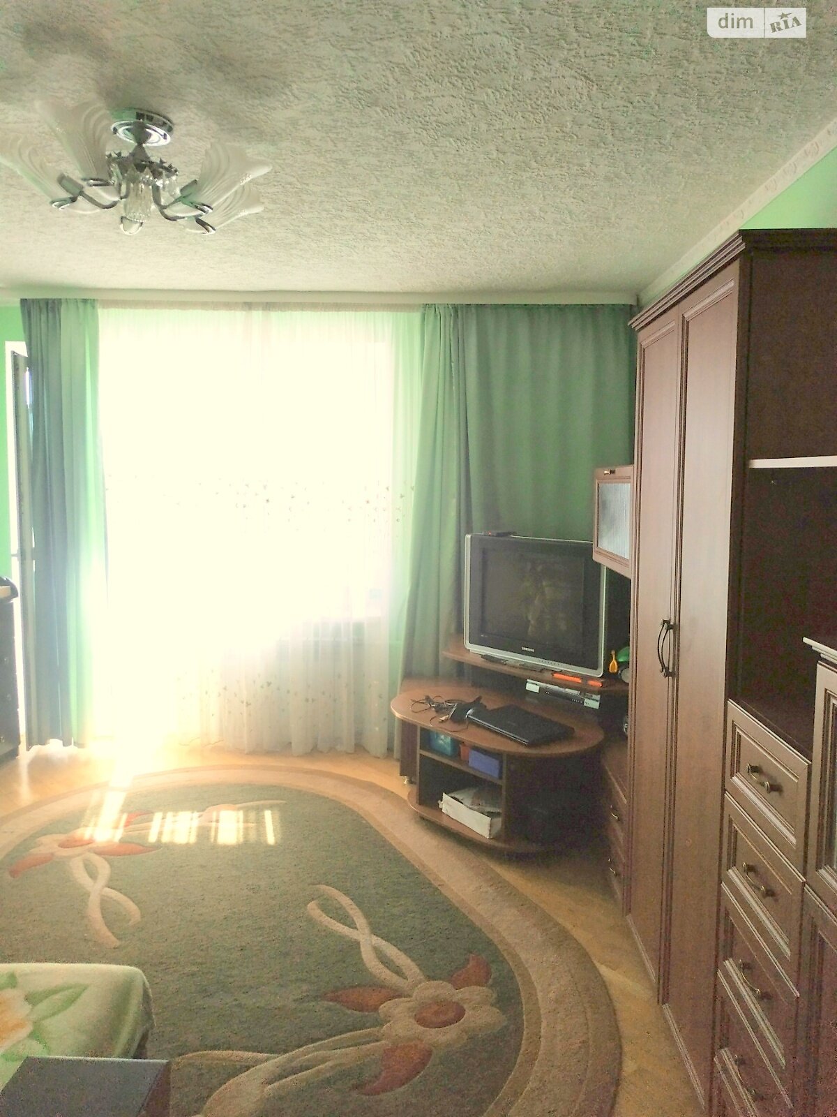 3-Room Apartment on Shyroka Street, Well-Equipped