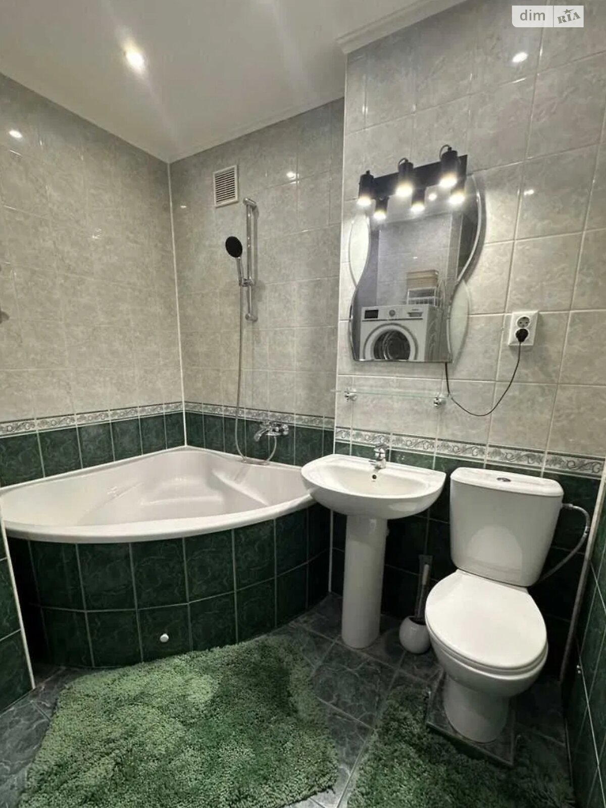 Comfortable family apartment in Kiev city center near Ocean Plaza