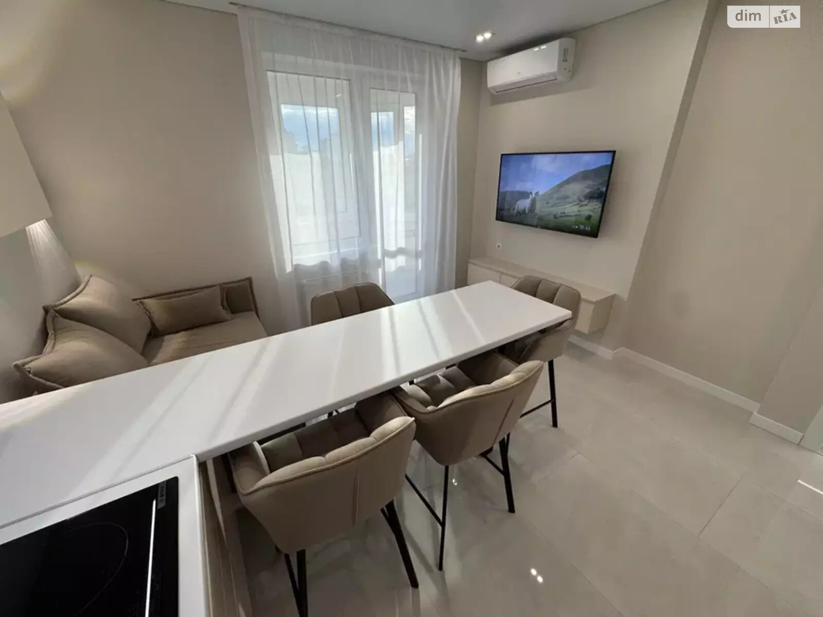 Comfortable 1-bedroom apartment in city center, Zolotoustovska Street 25