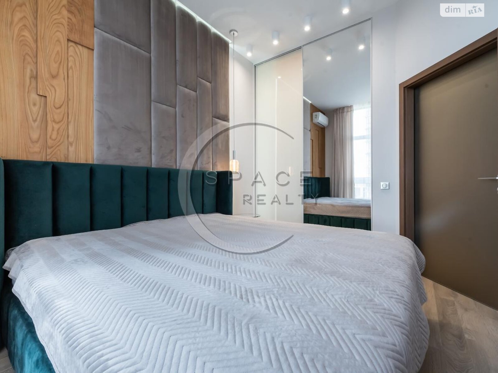 Premium 2-Room Apartment in French Quarter Residential Complex