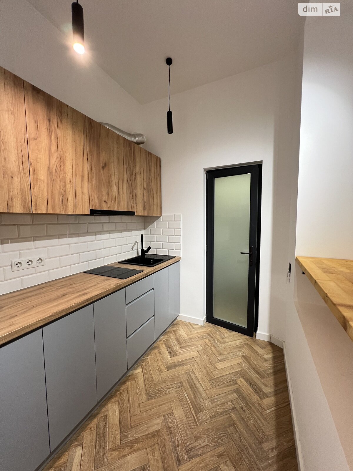 1-room apartment in elite area near park zone with modern renovation