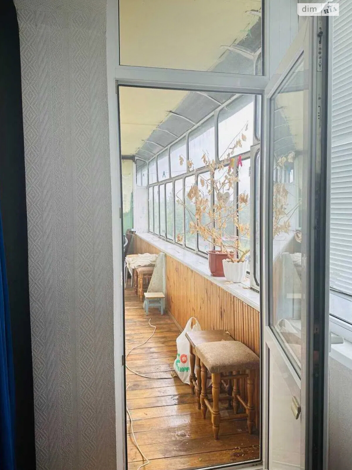 3-Room Apartment near Lisova Metro Station with Separate Rooms and Balcony