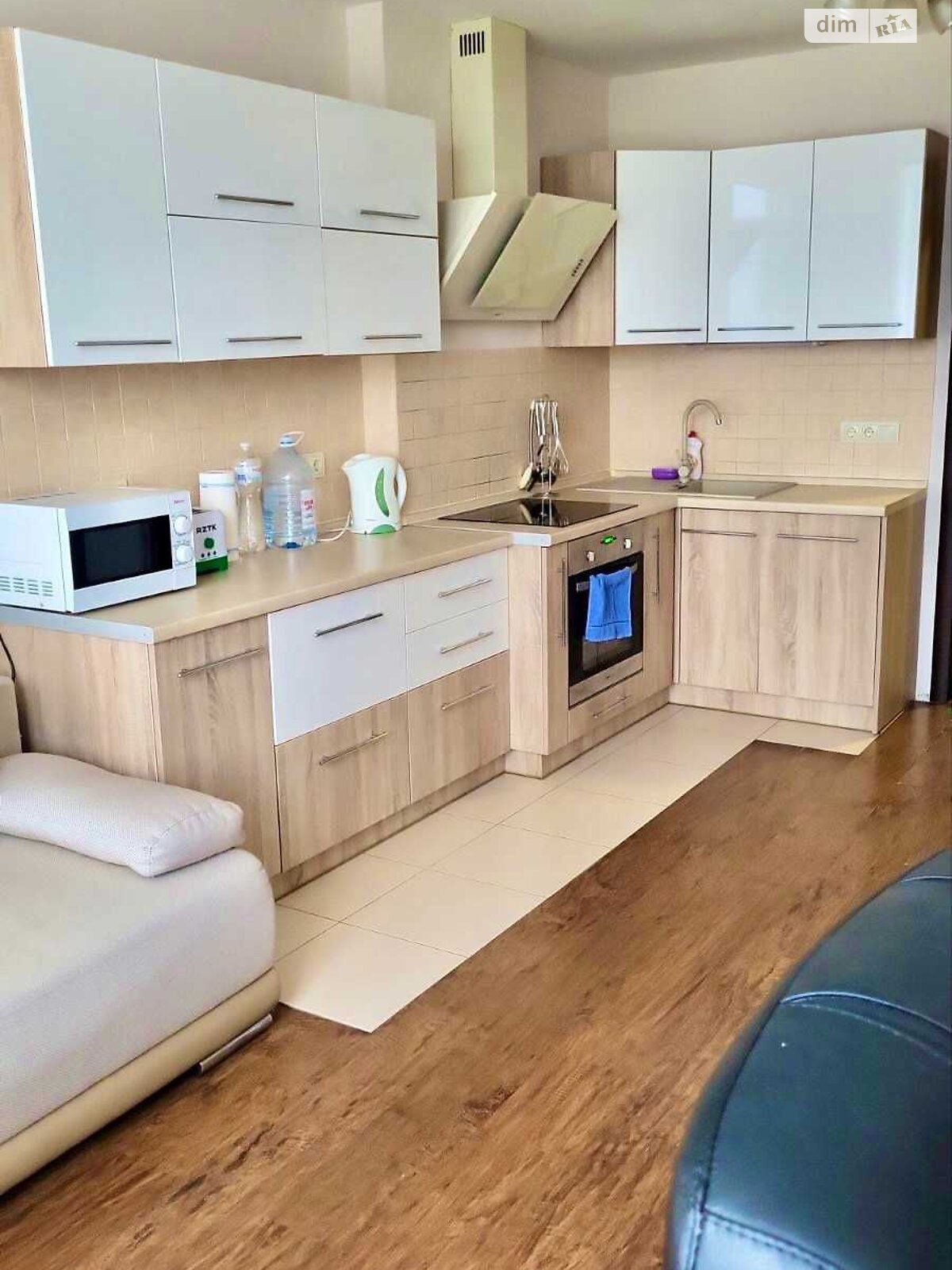 2-Bedroom Apartment in Cosmopolitan Complex, Degtiarevska Street