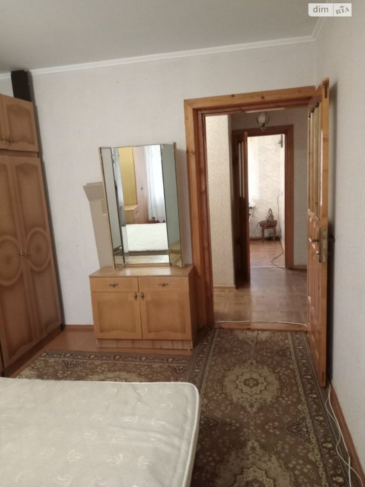 3-Room Apartment in Rakovo District with Convenient Location