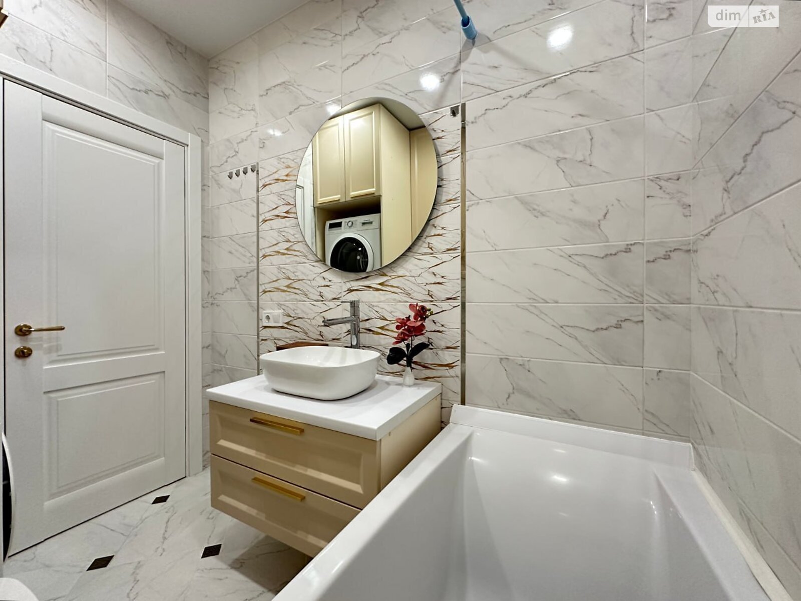 Spacious Euro Two-Room Apartment near Central Park on Lesnaya Street