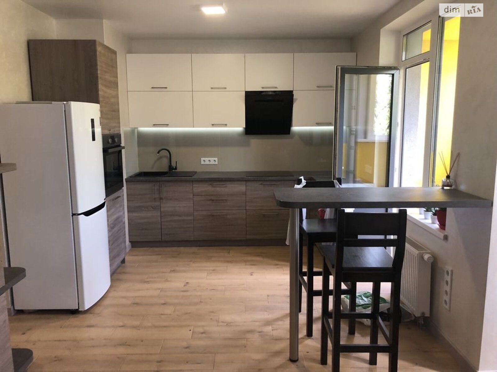 1-Bedroom Apartment in Kyiv on Beresteiskyi Avenue with Modern Renovation