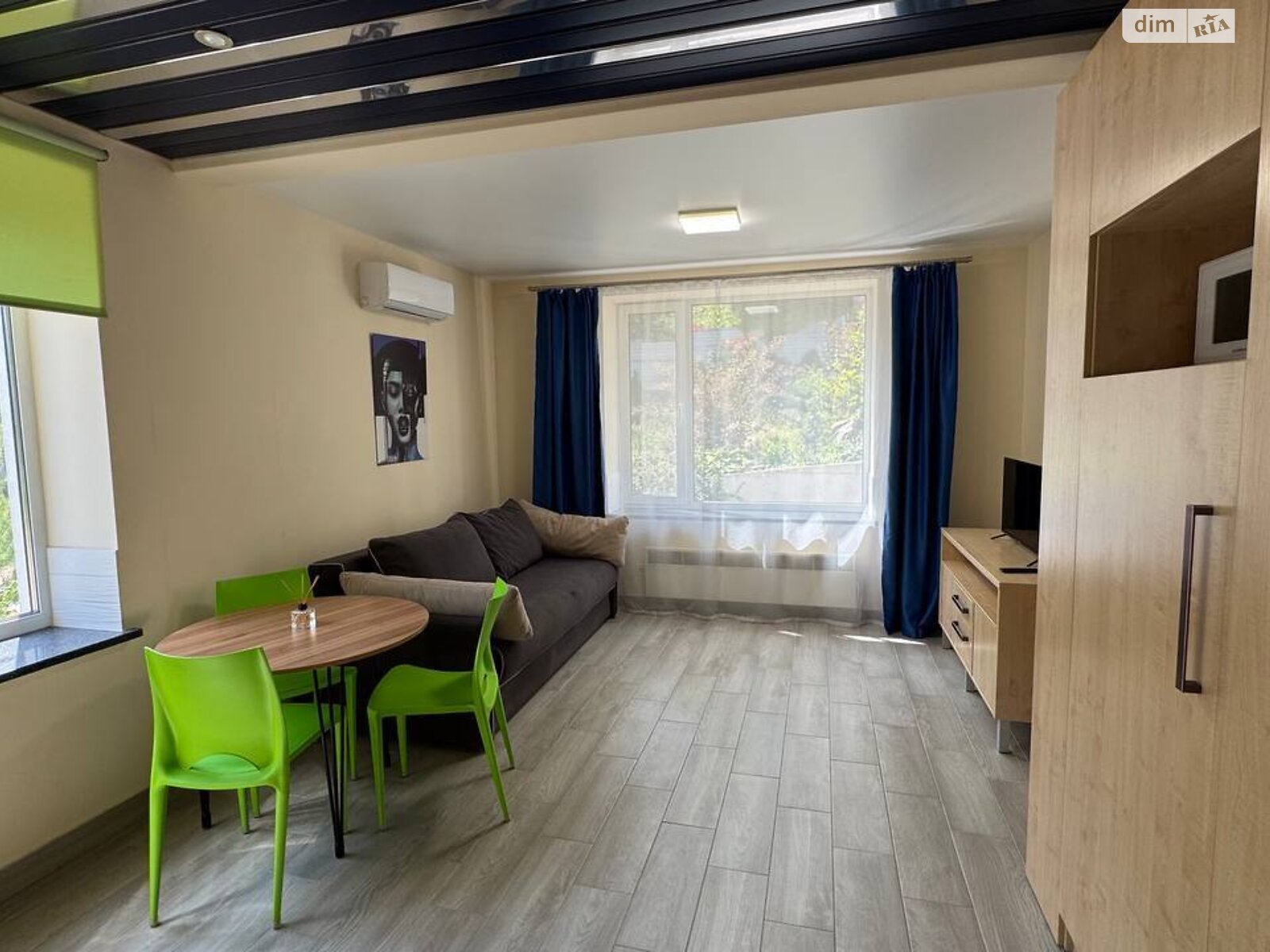 Modern 1-room apartment in Dnipro with comfortable amenities