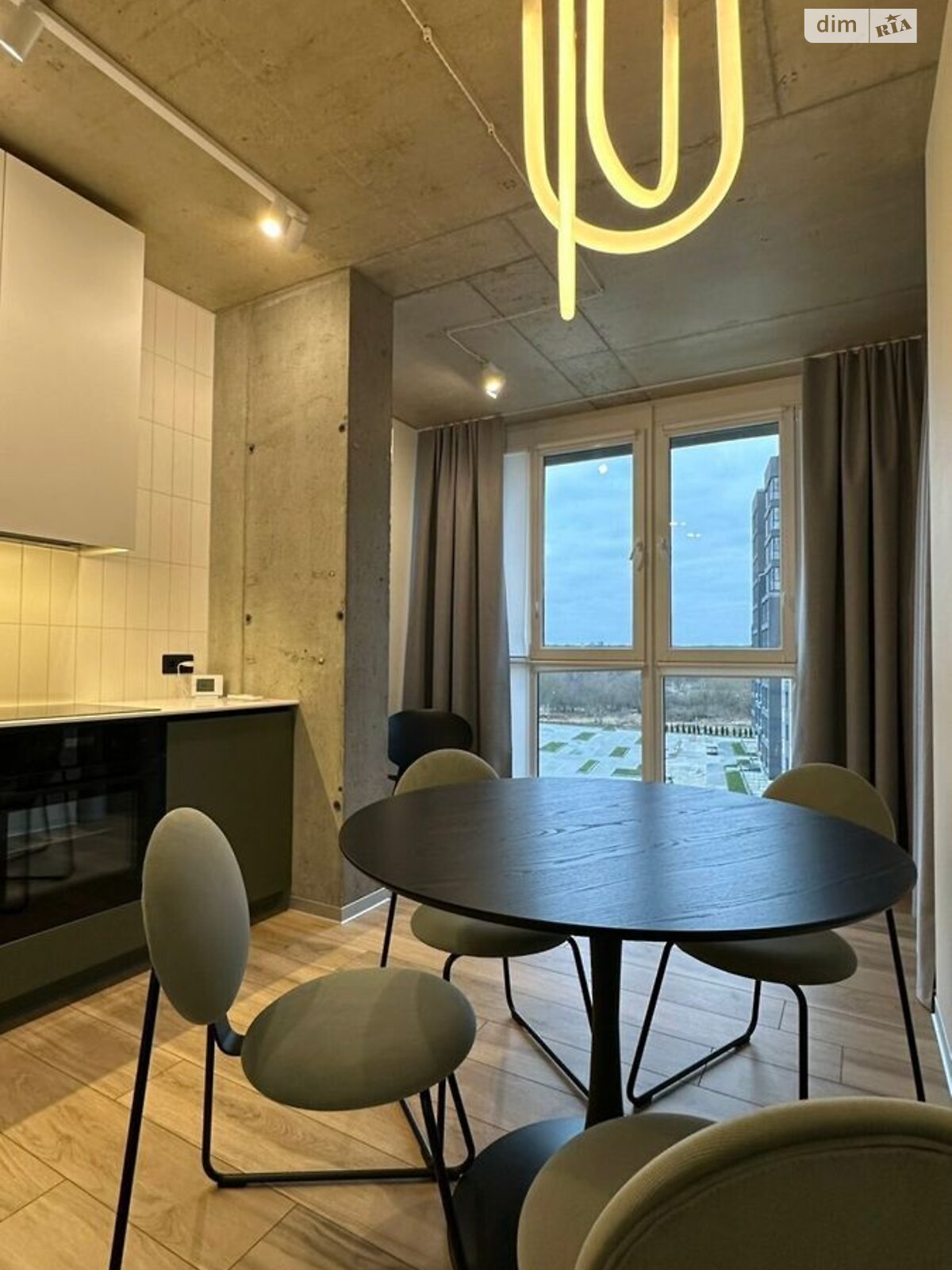 Spacious Studio Apartment with Separate Bedroom and Kitchen