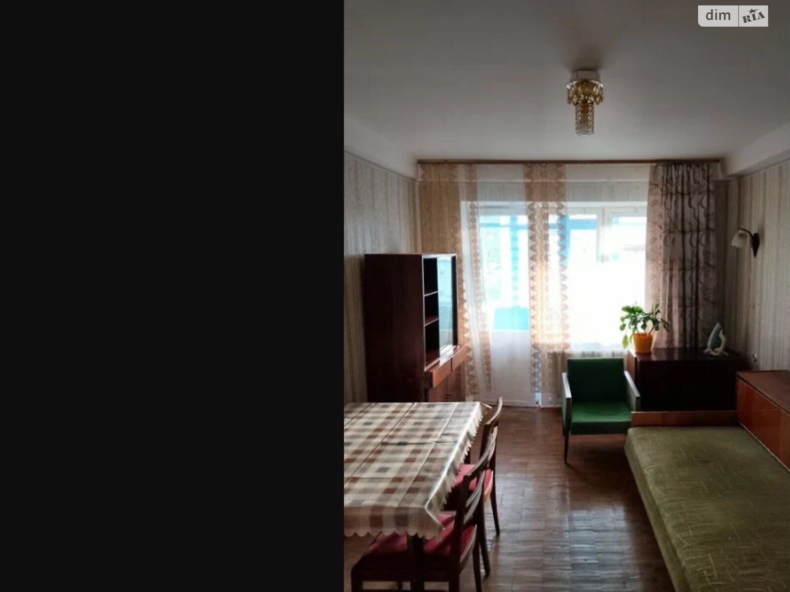 2-Room Apartment near Darnytsia Metro with Balcony