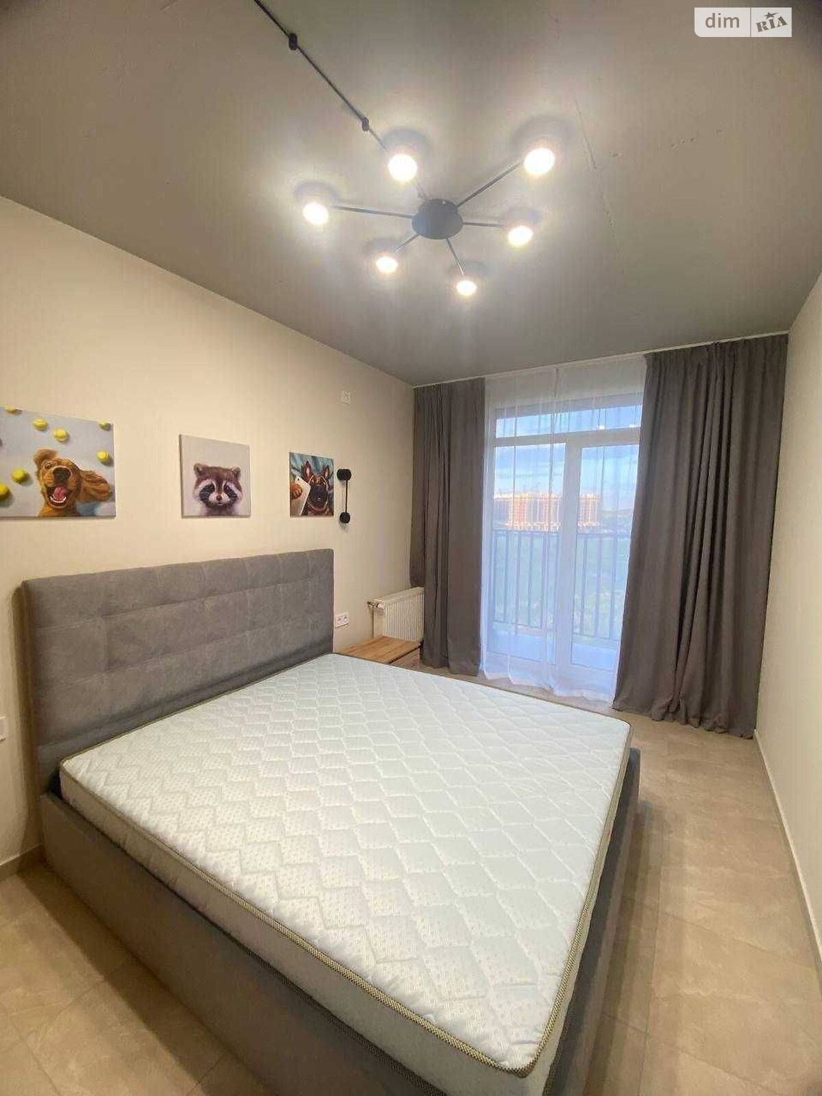 Spacious 1-bedroom apartment with designer renovation and new furniture
