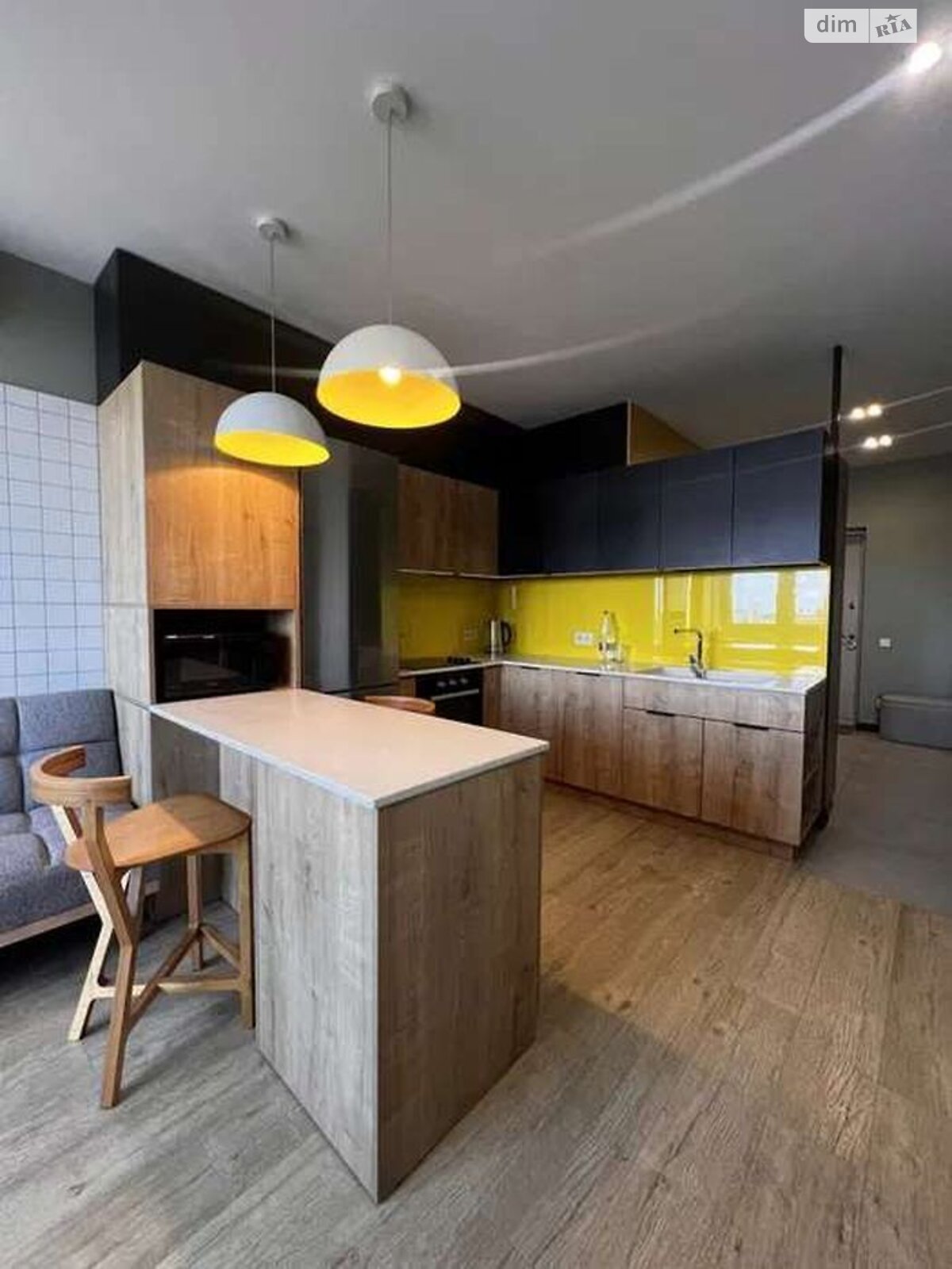 Spacious Apartment with Lake View on Poznyaki