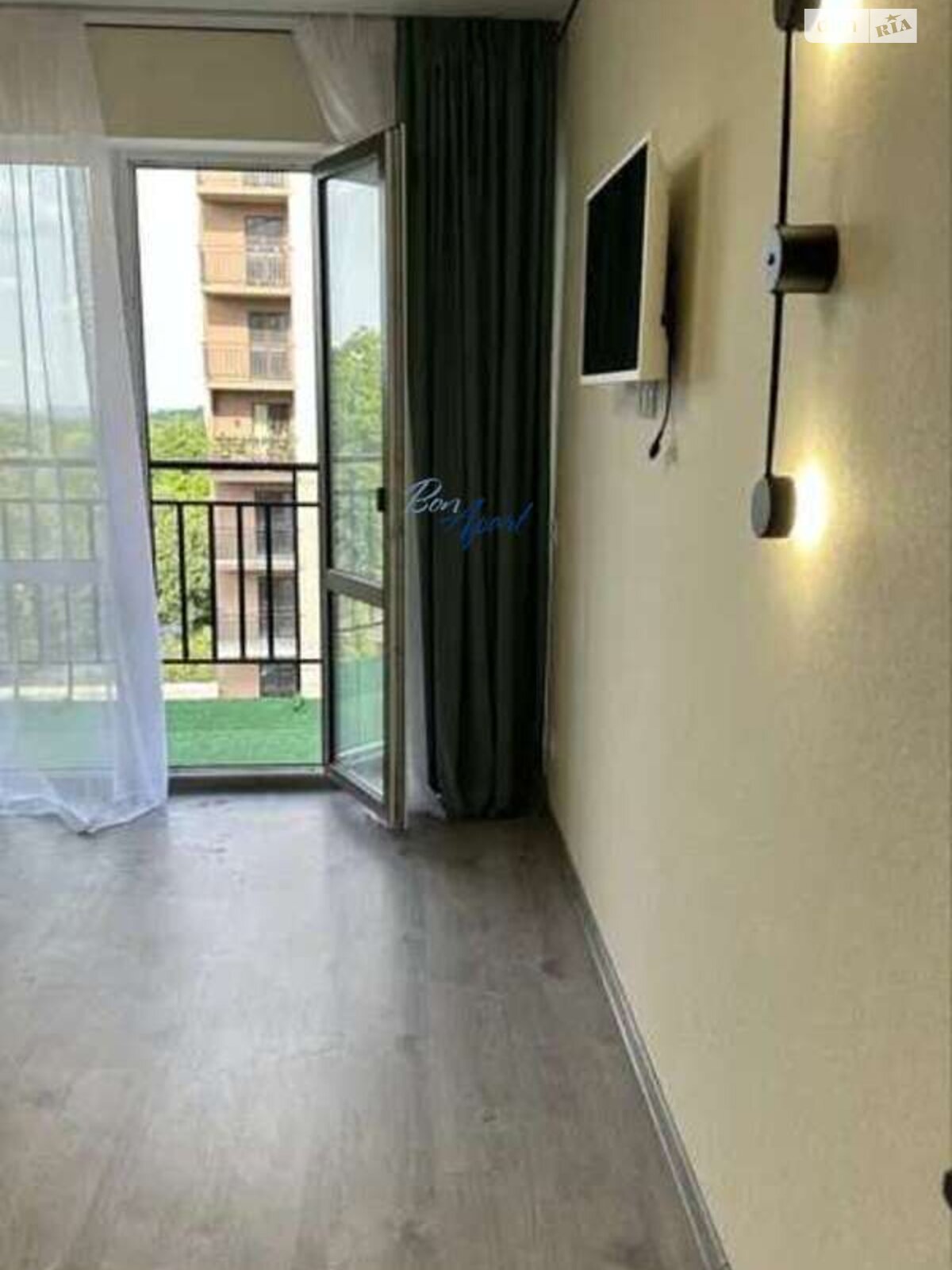 Apartment in Kristalevi Dzherela Complex with Park View