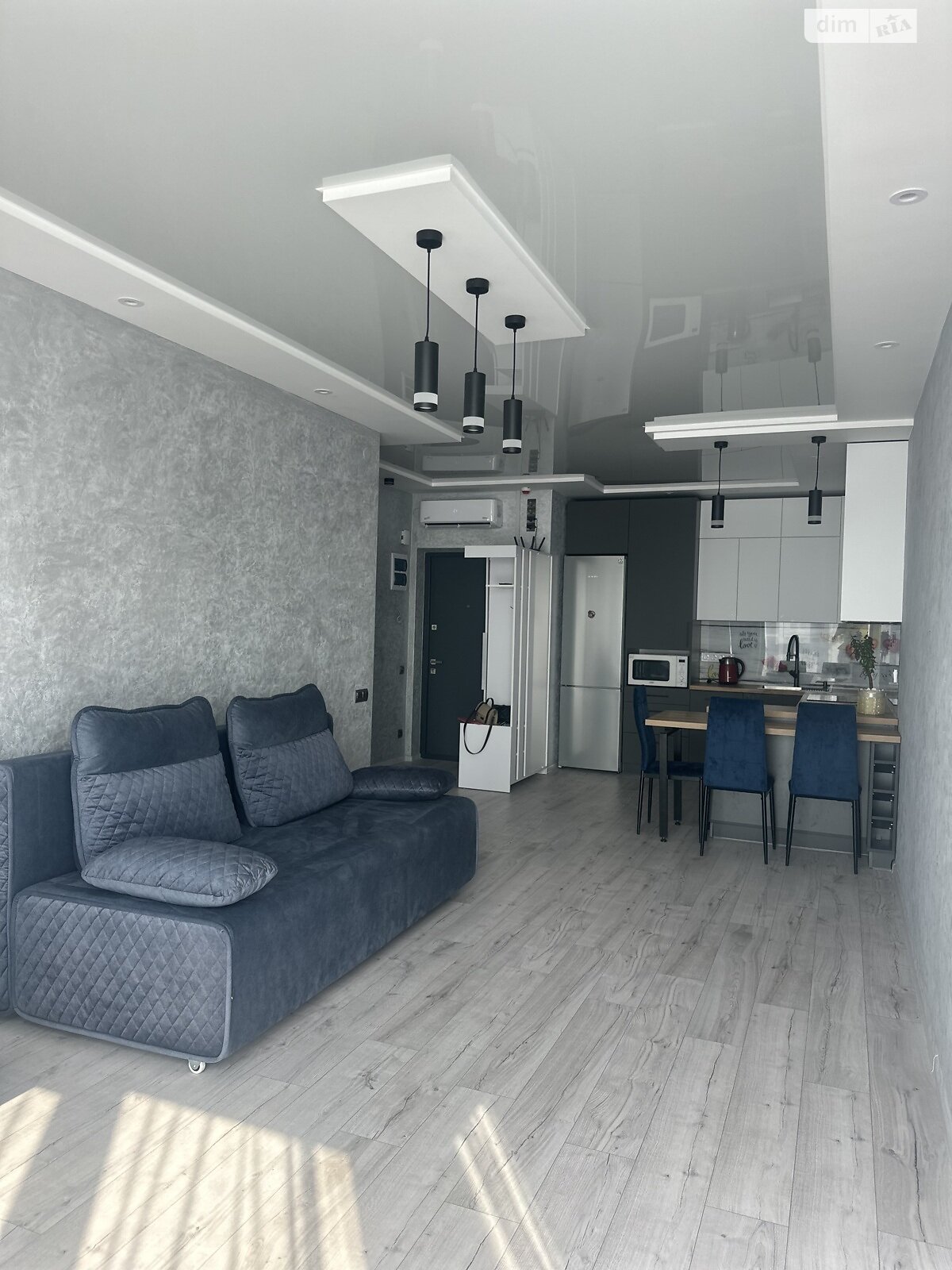 Modern Apartment in Avalon Residential Complex with Designer Renovation