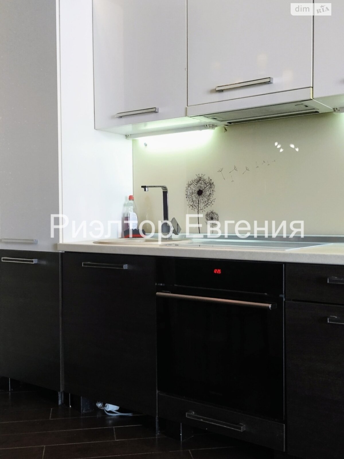 Жеңіс Паркінің жанындағы заманауи студия пәтер, жеке жатқа бөлмесі бар