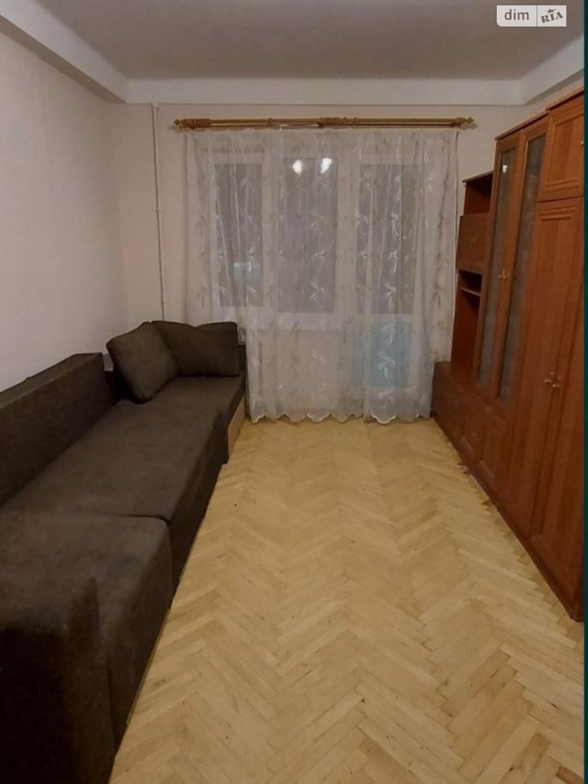 Comfortable apartment in brick building on low floor