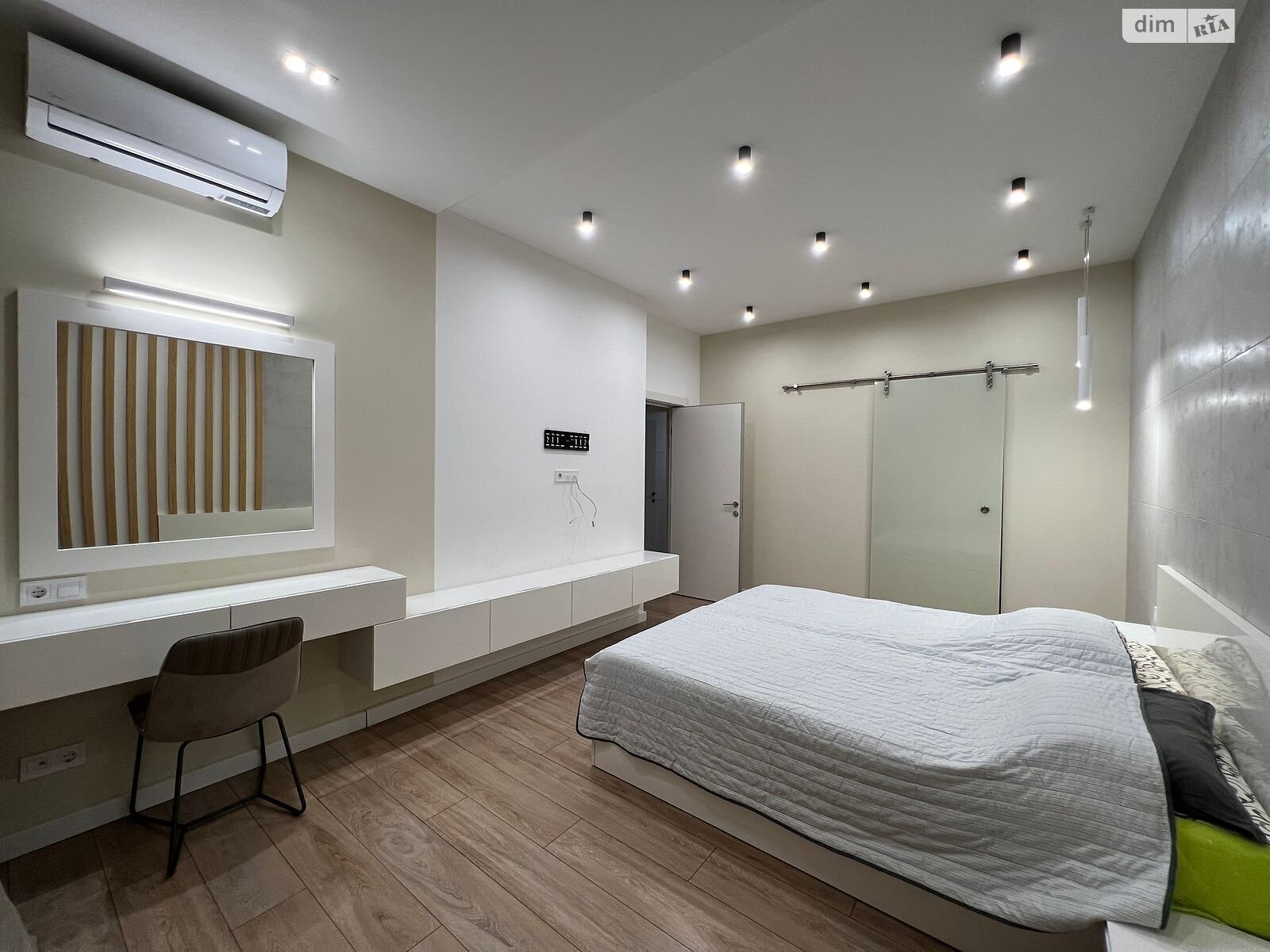Spacious 3-Bedroom Apartment with Modern Design