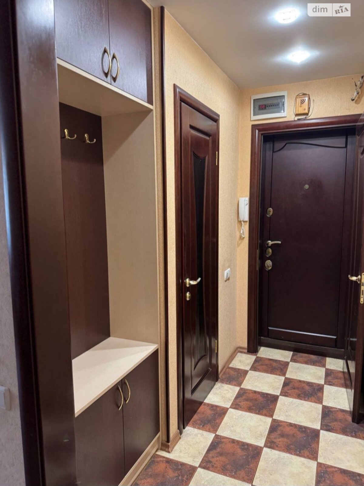 Comfortable Two-Bedroom Apartment with Separate Rooms and Balcony