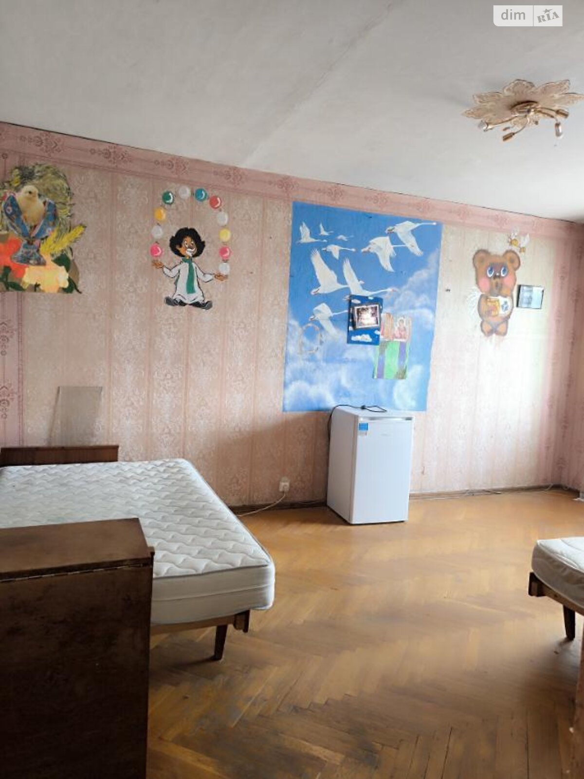 2-Room Apartment near Red Hutir Metro, Forest Nearby