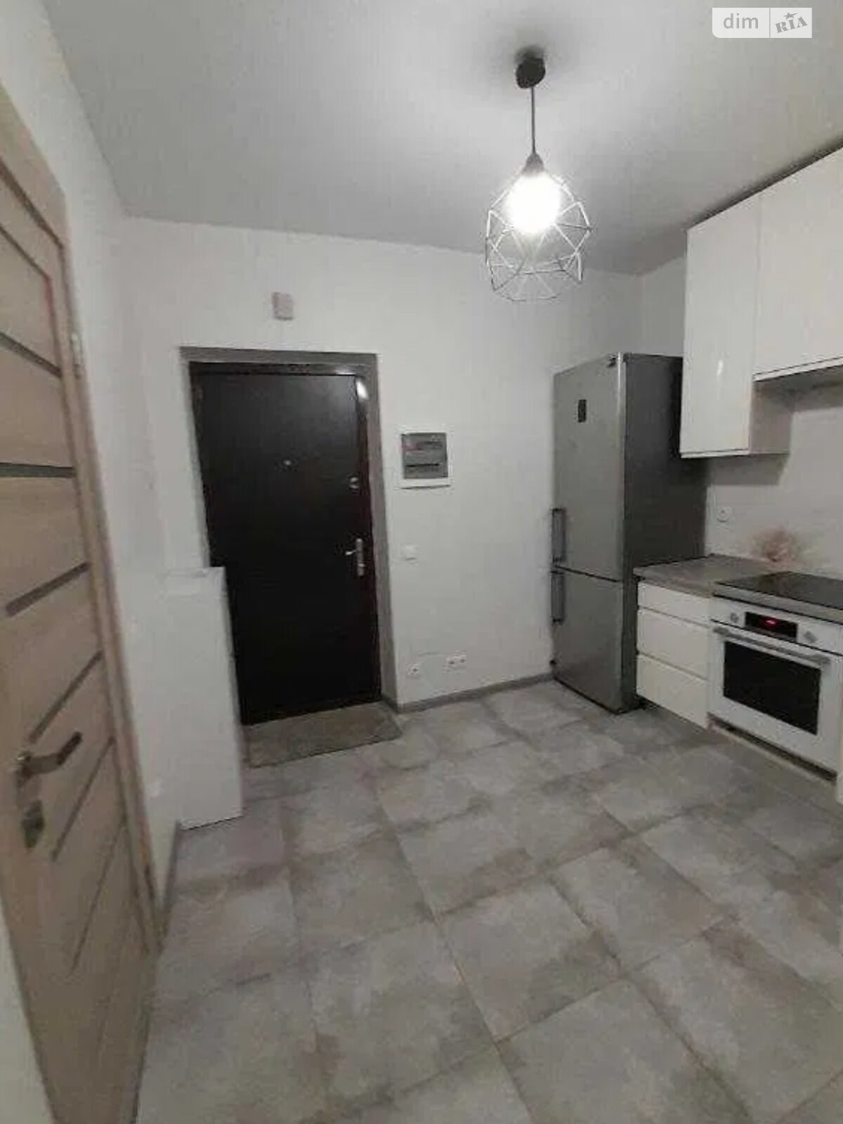 Modern Apartment with Separate Office and Quality Amenities