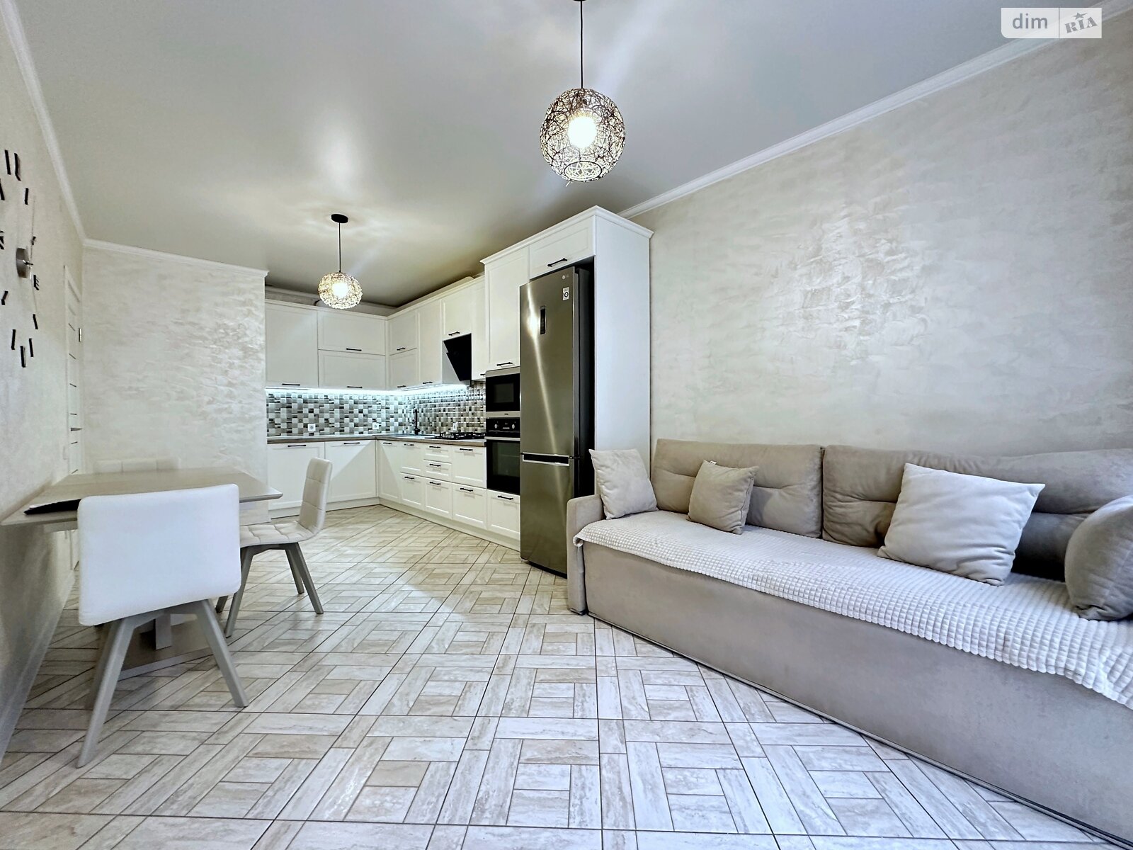 Spacious 2-room apartment in ЖК 'Семицвіт' with functional design