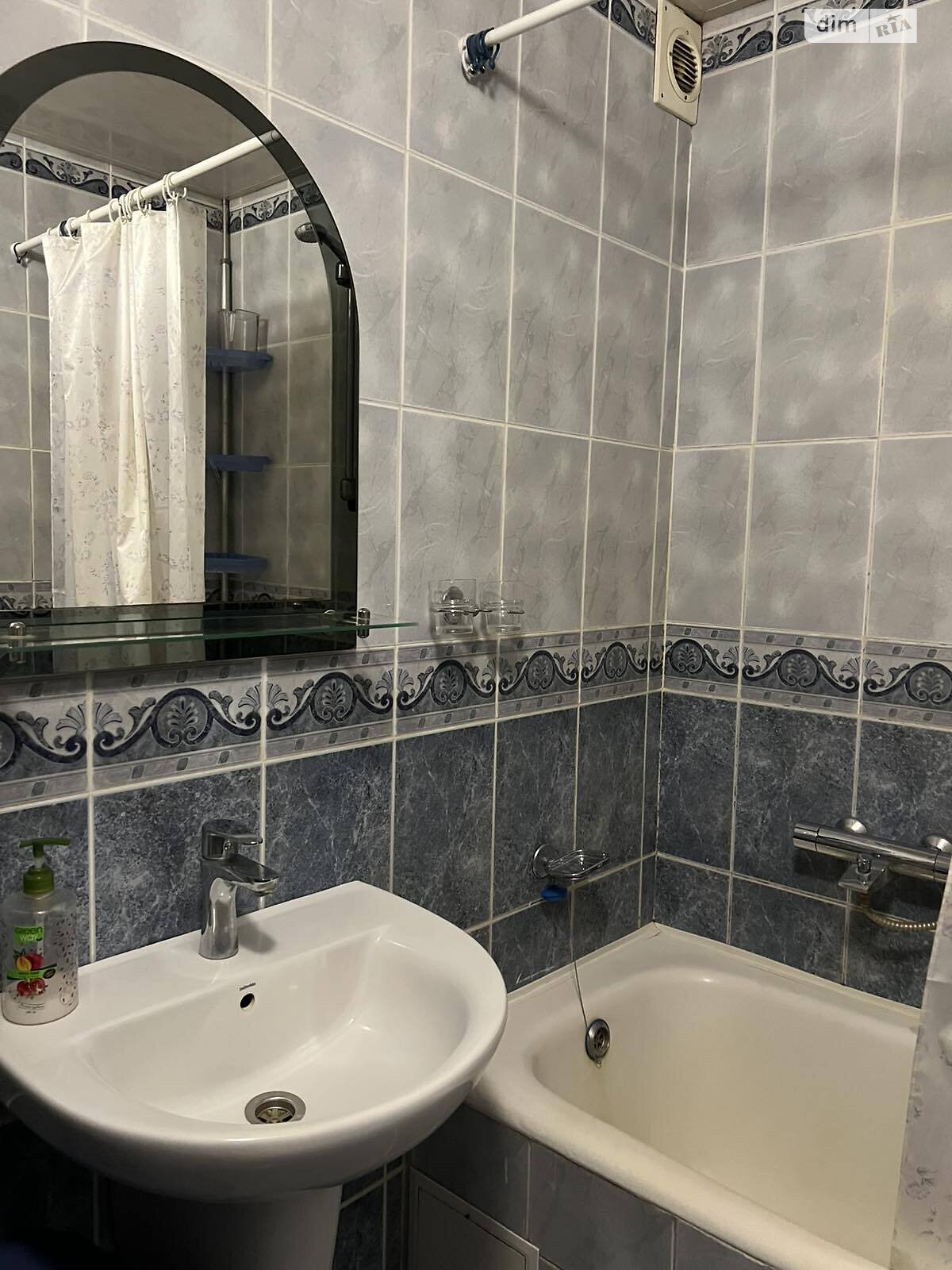 2-Room Apartment on Obolon Embankment with Dnipro River View