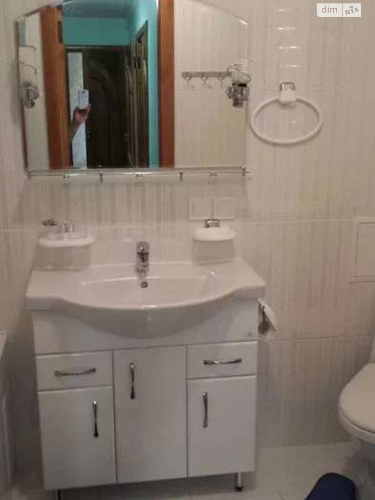 Quiet Apartment near Demiivska Station with Separate Rooms