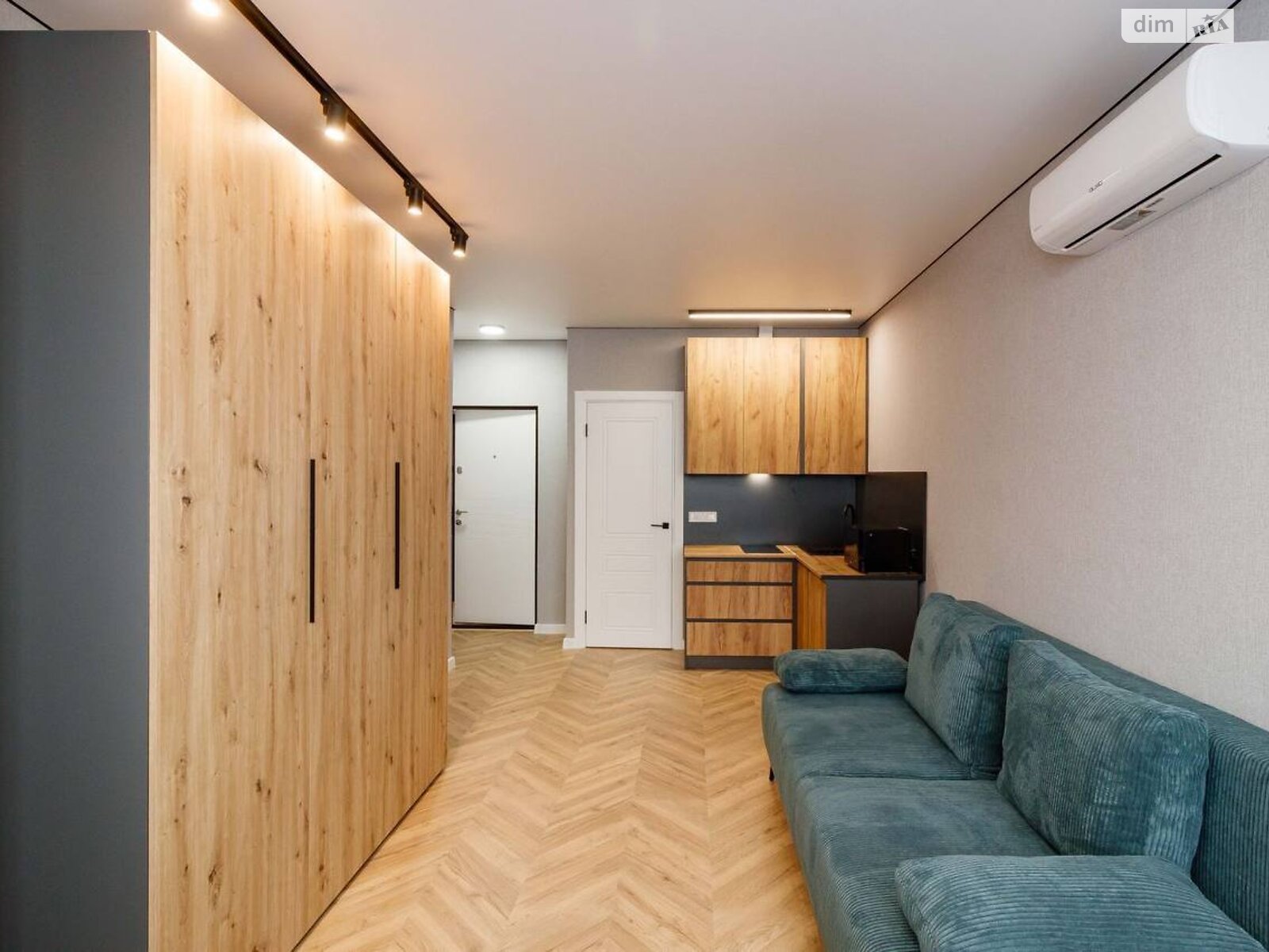 Smart Studio Apartment in OAKLAND Complex, Sevastopolskaya Square