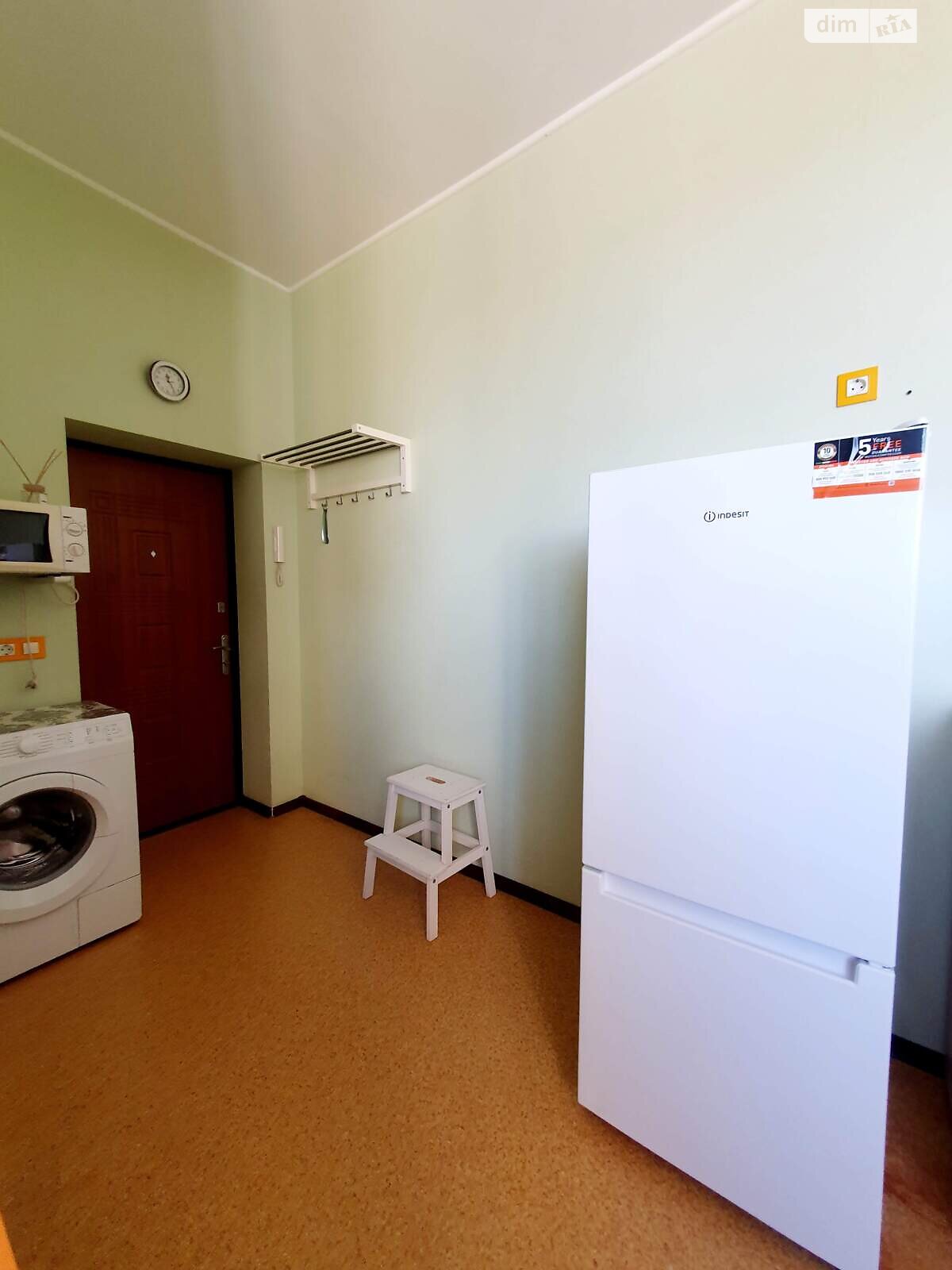 Two-level studio apartment 18 sq.m near three metro stations