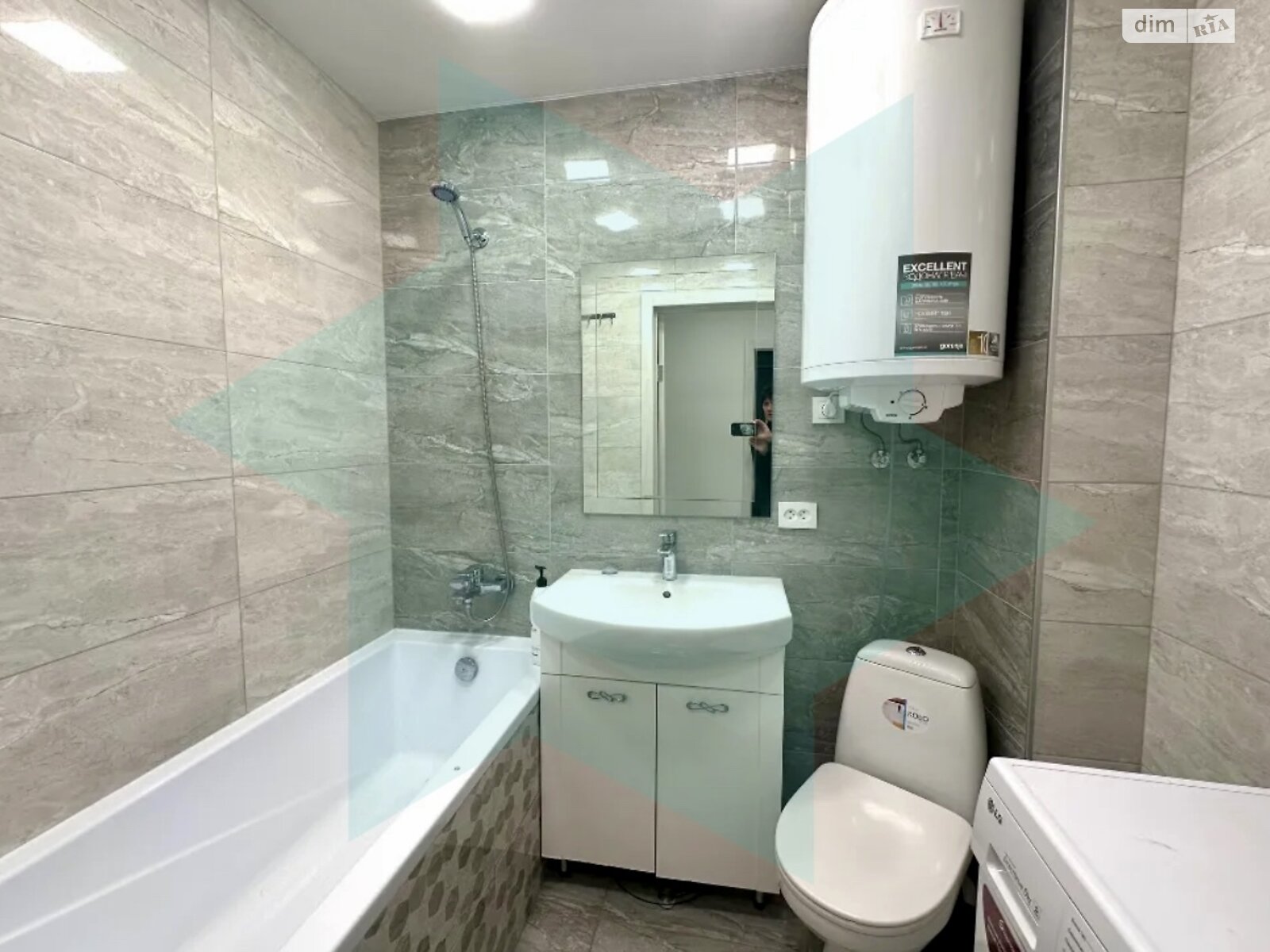 2-room apartment on Heroiv Avenue, 20