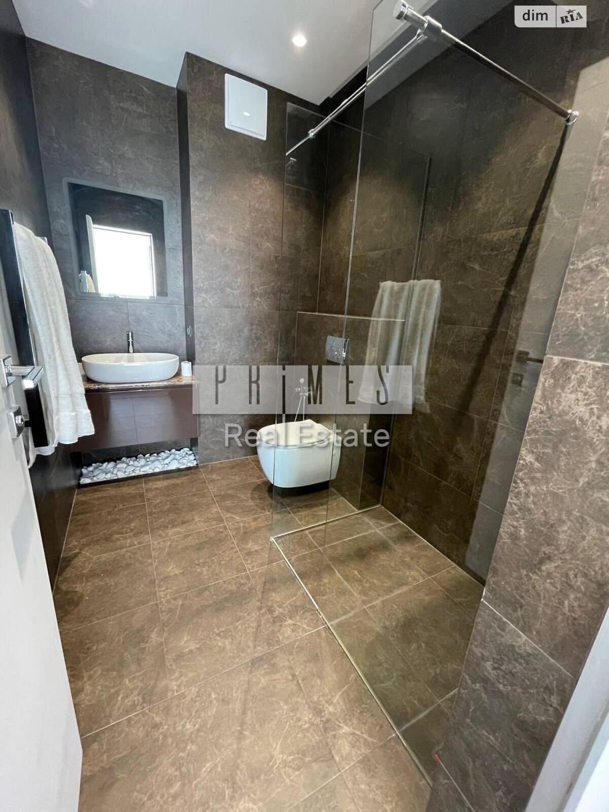 Modern Designer 2-Bedroom Apartment in Central Kyiv
