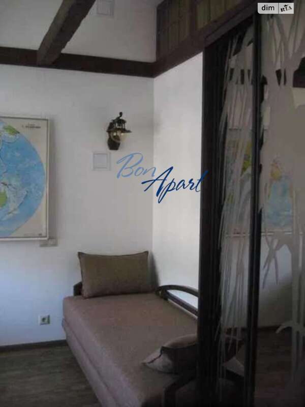 Spacious Central Apartment with Two Separate Bedrooms and Comfort Features