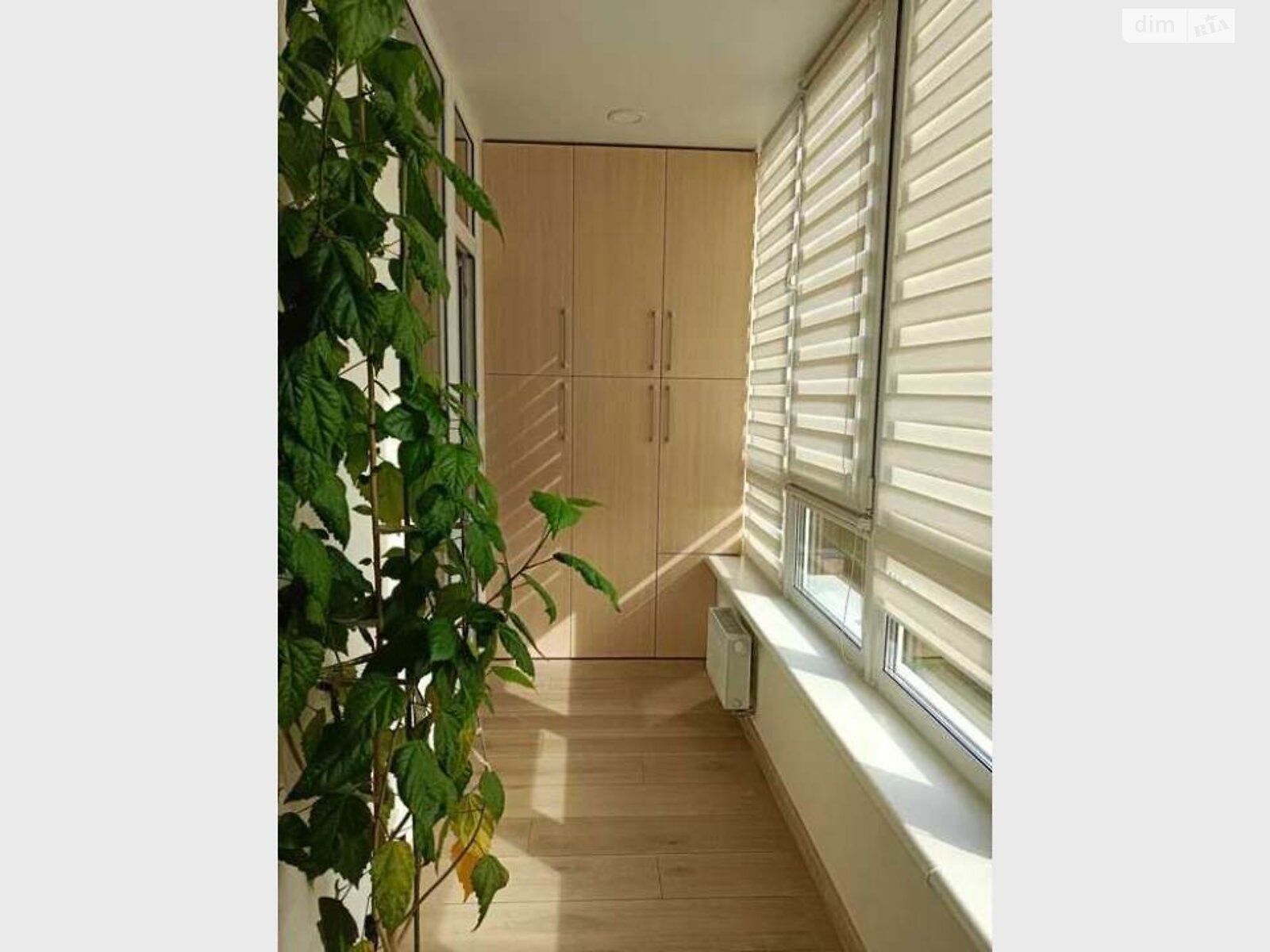 Compact Apartment Near Levoberezhna Metro with Modern Design