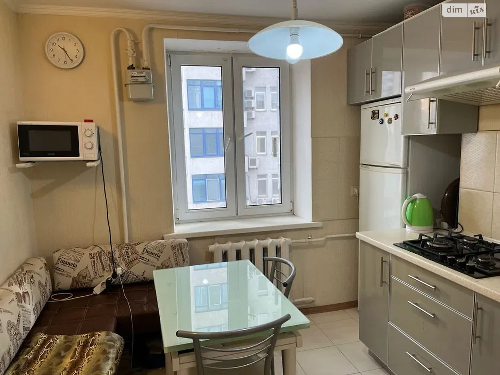 2-Room Apartment on Viktor Yarmola Street, 9th Floor