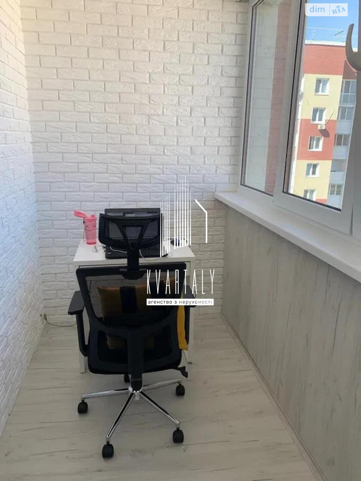 2-Room Apartment in The Lakes Complex, 23rd Floor, Modern Design