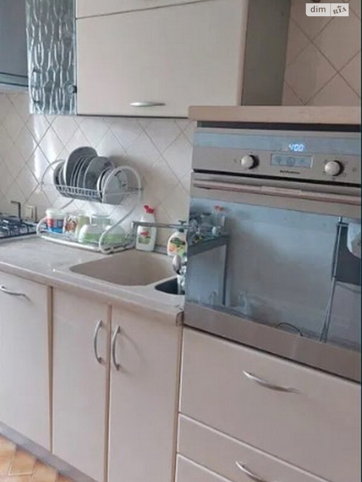 Тайрова ауданындағы екі бөлмелі пәтер, толық жабдықталған, жақсы инфрақұрылым
