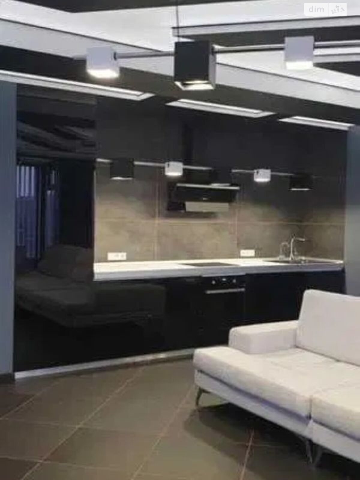 Luxury 3-Room Apartment in City Center with Dnipro River View