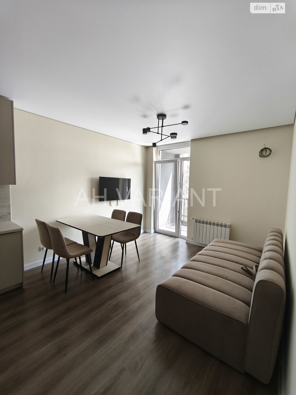 Stylish 1-bedroom apartment in Uzhhorod with modern renovation