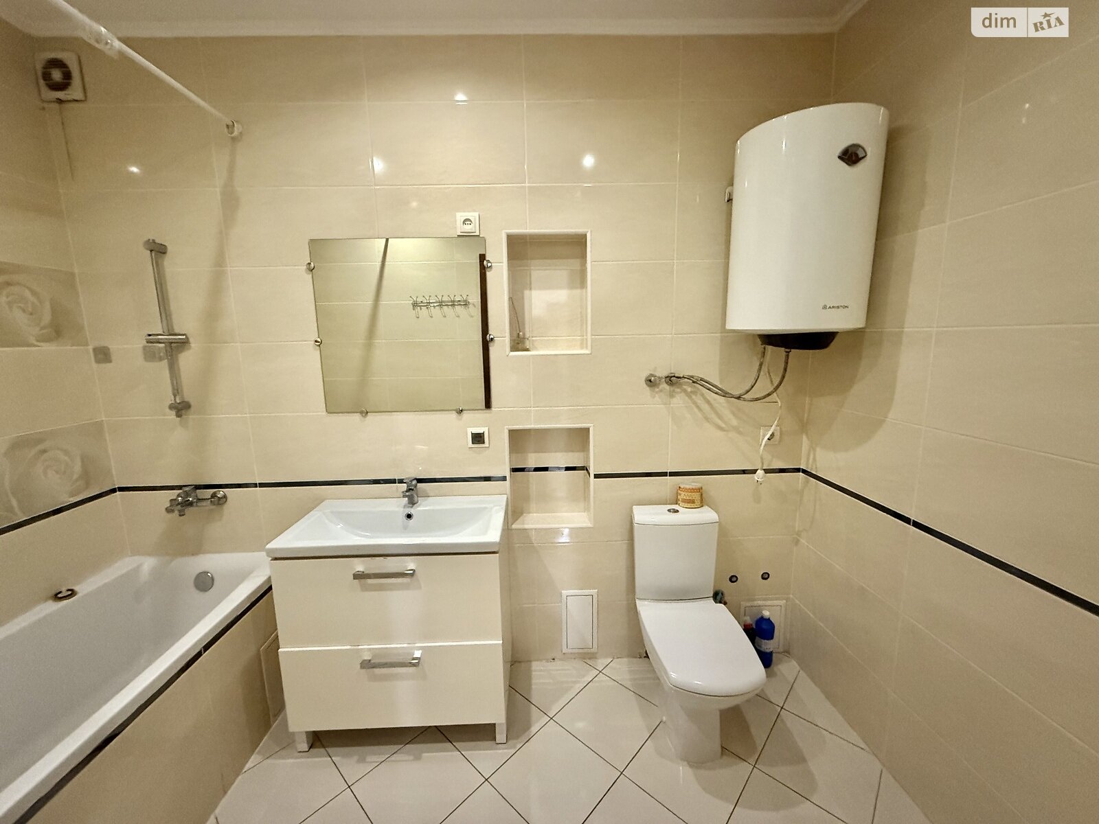 Линкольн көшесіндегі 1 бөлмелі пәтер, 50м², 7-ші қабат