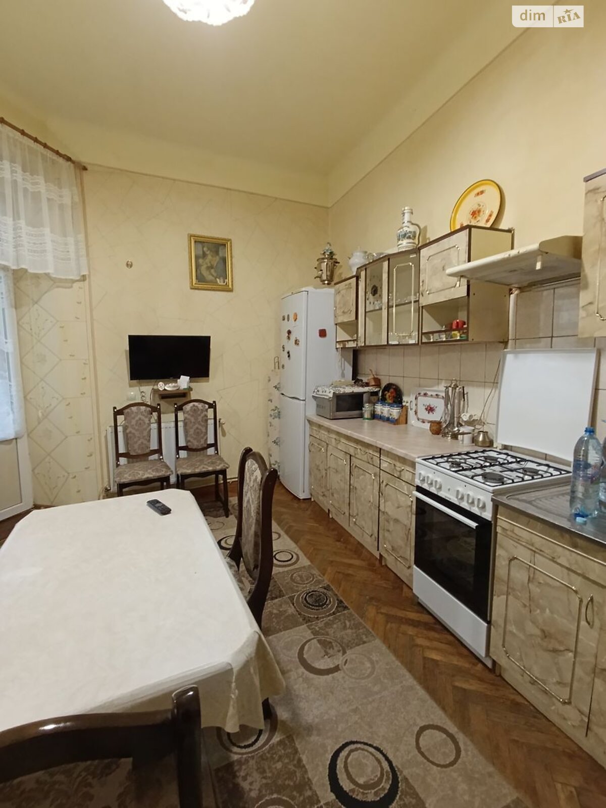 2-Room Apartment near Vynnykivskyi Market in City Center