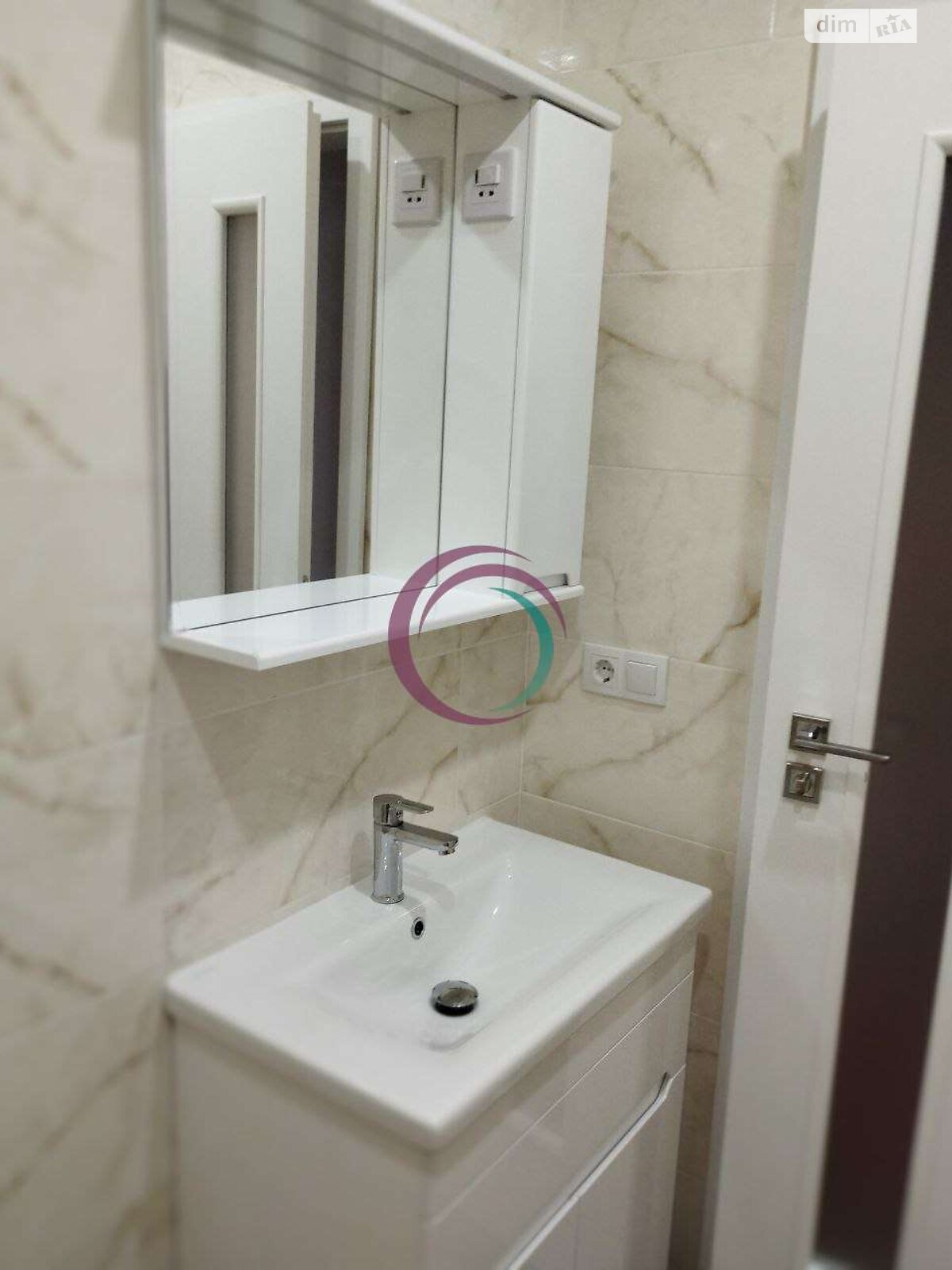 2-Room Apartment on Tselevycha Street, Spacious and Modern