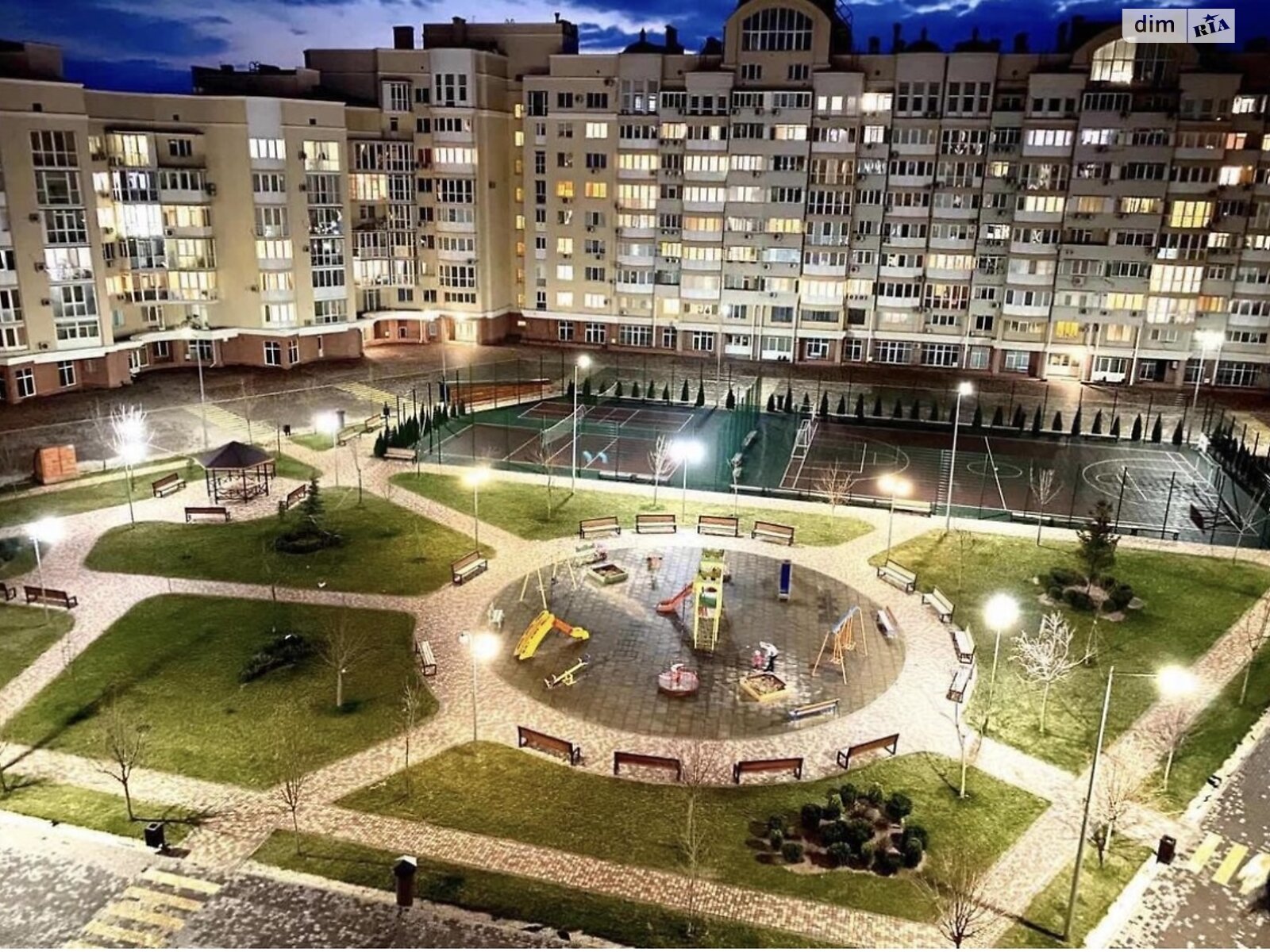 Видова квартира в ЖК Рів'єра з дизайнерським ремонтом